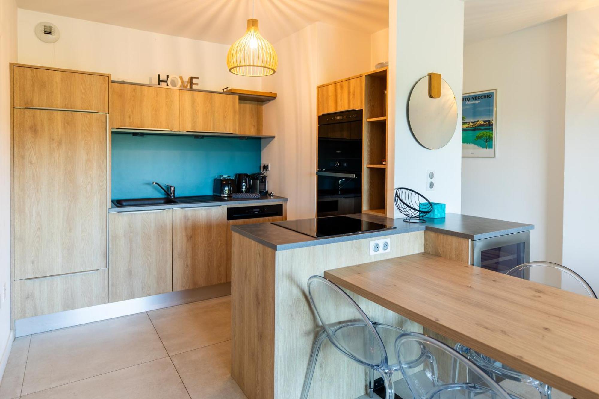 Apartment La Cle Terrasse, Proche Port,centre, Parking,clim